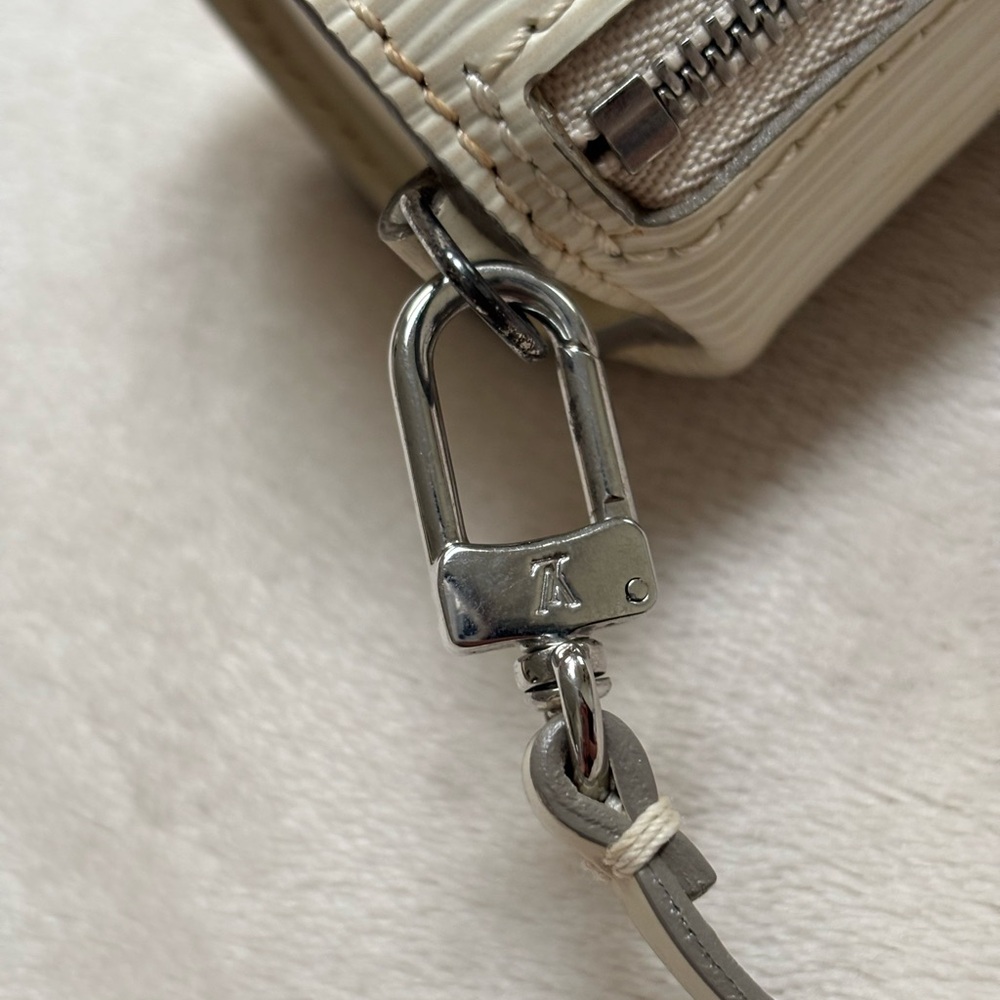 Louis Vuitton Cream Mini Papillon Hand Bag - Picture 3 of 9